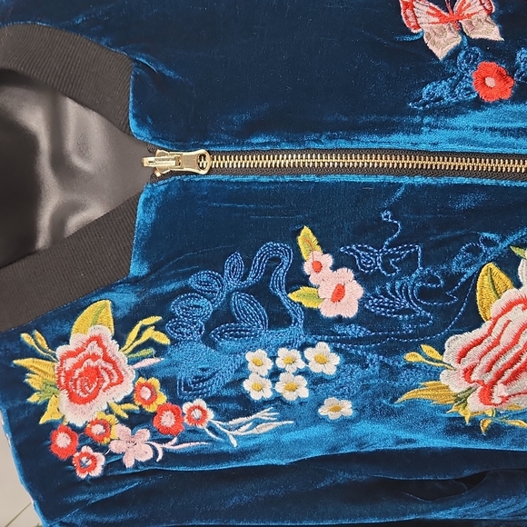 Adore Velvet Floral Reversible Jacket - Picture 4 of 9